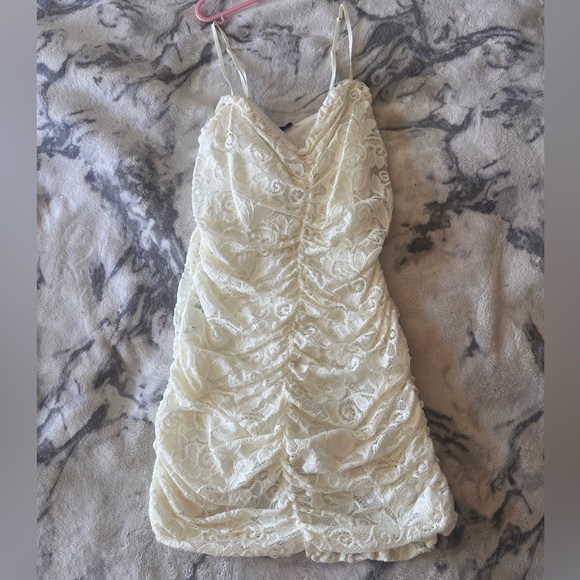 White cream, floral lace bodycon - Picture 1 of 2